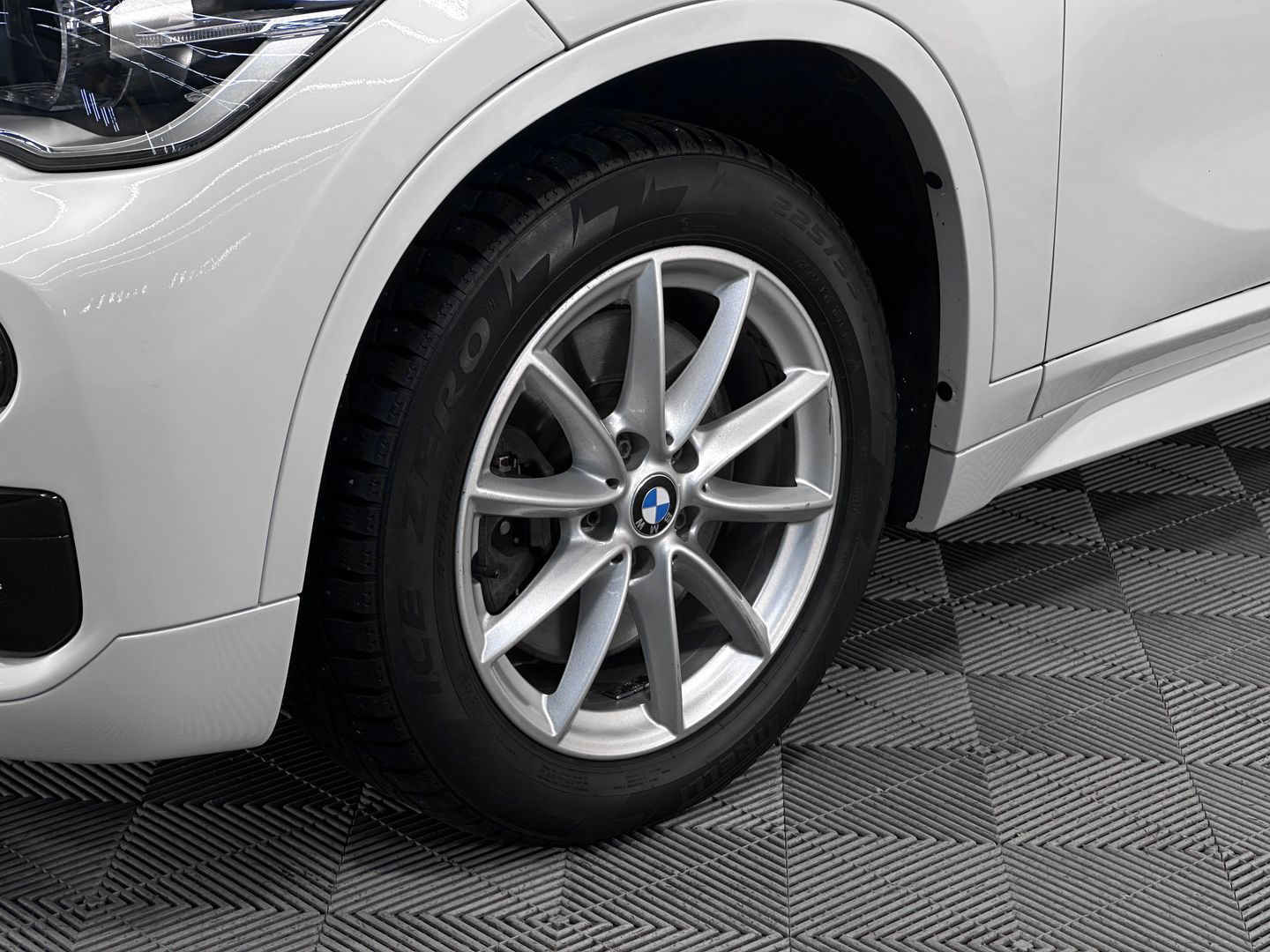 BMW X1, II (F48) 20i xDrive 2.0 AT (192 л.с.) 4WD