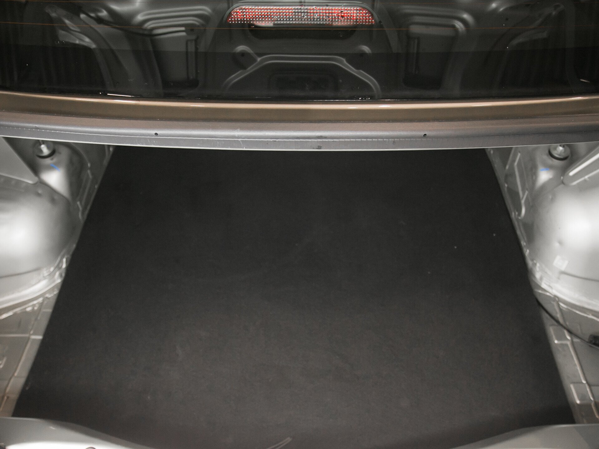 Renault Logan, II Рестайлинг 1.6 MT (82 л.с.)