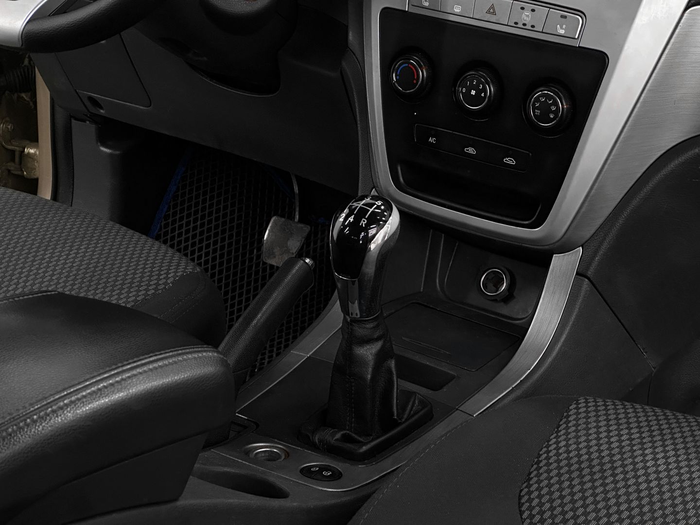 Geely Emgrand X7, I 2.0 MT (139 л.с.)