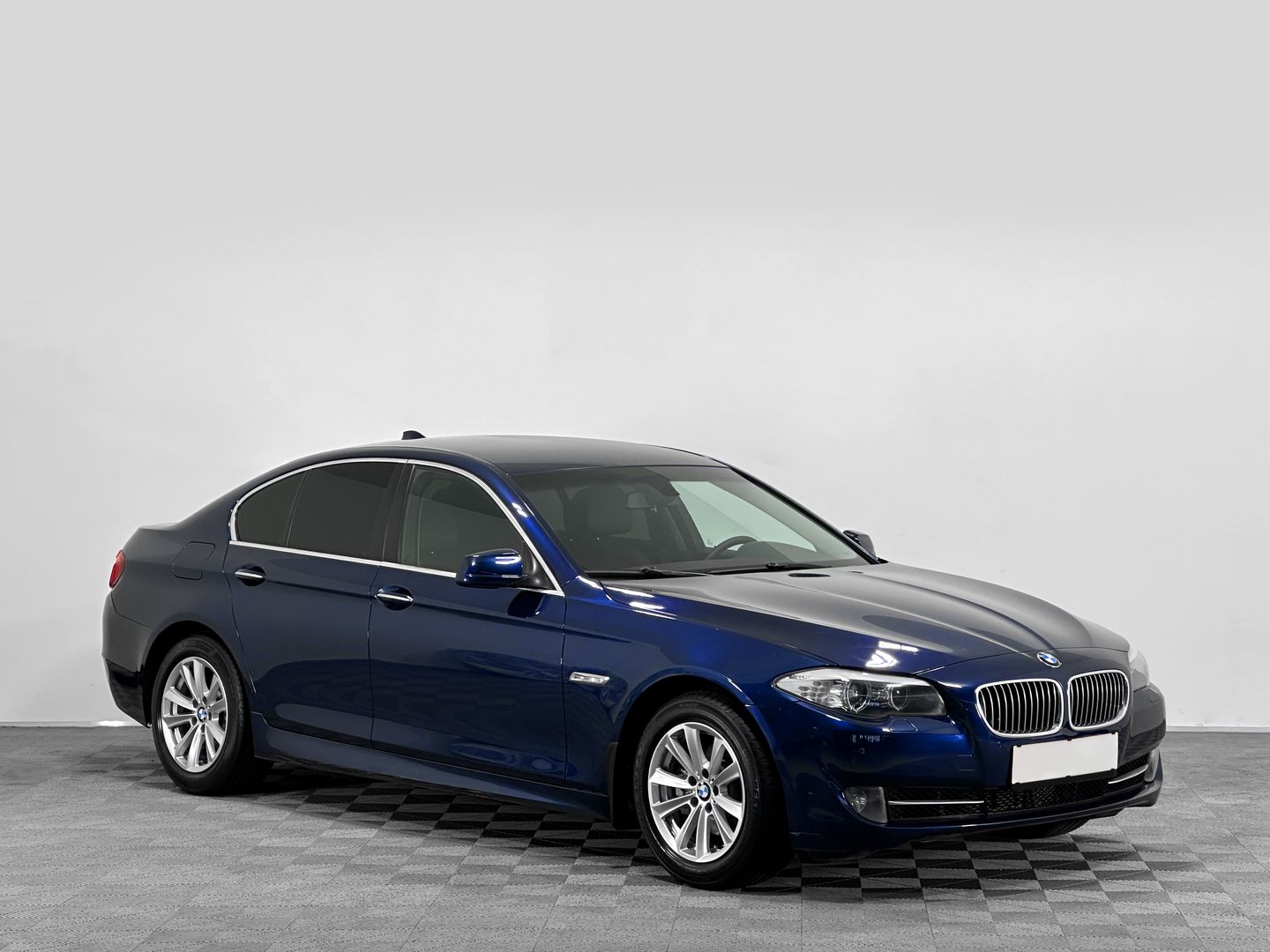 BMW 5 серии, VI (F10/F11/F07) 528i 2.0 AT (245 л.с.)