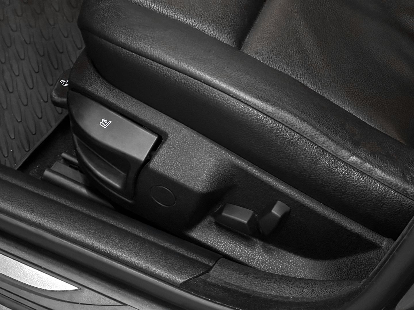 BMW 5 серии, VI (F10/F11/F07) 520i 2.0 AT (184 л.с.)