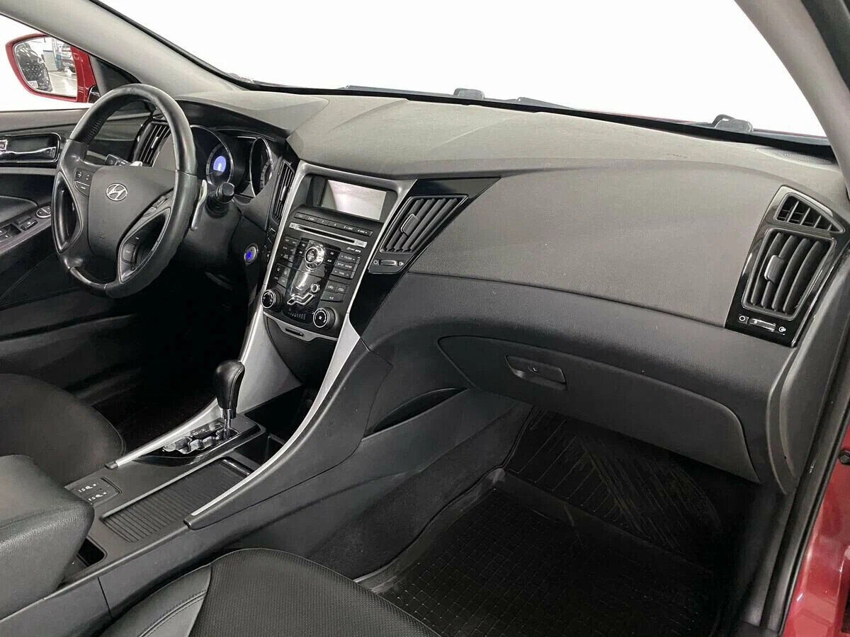 Hyundai Sonata, VI (YF) 2.4 AT (178 л.с.)