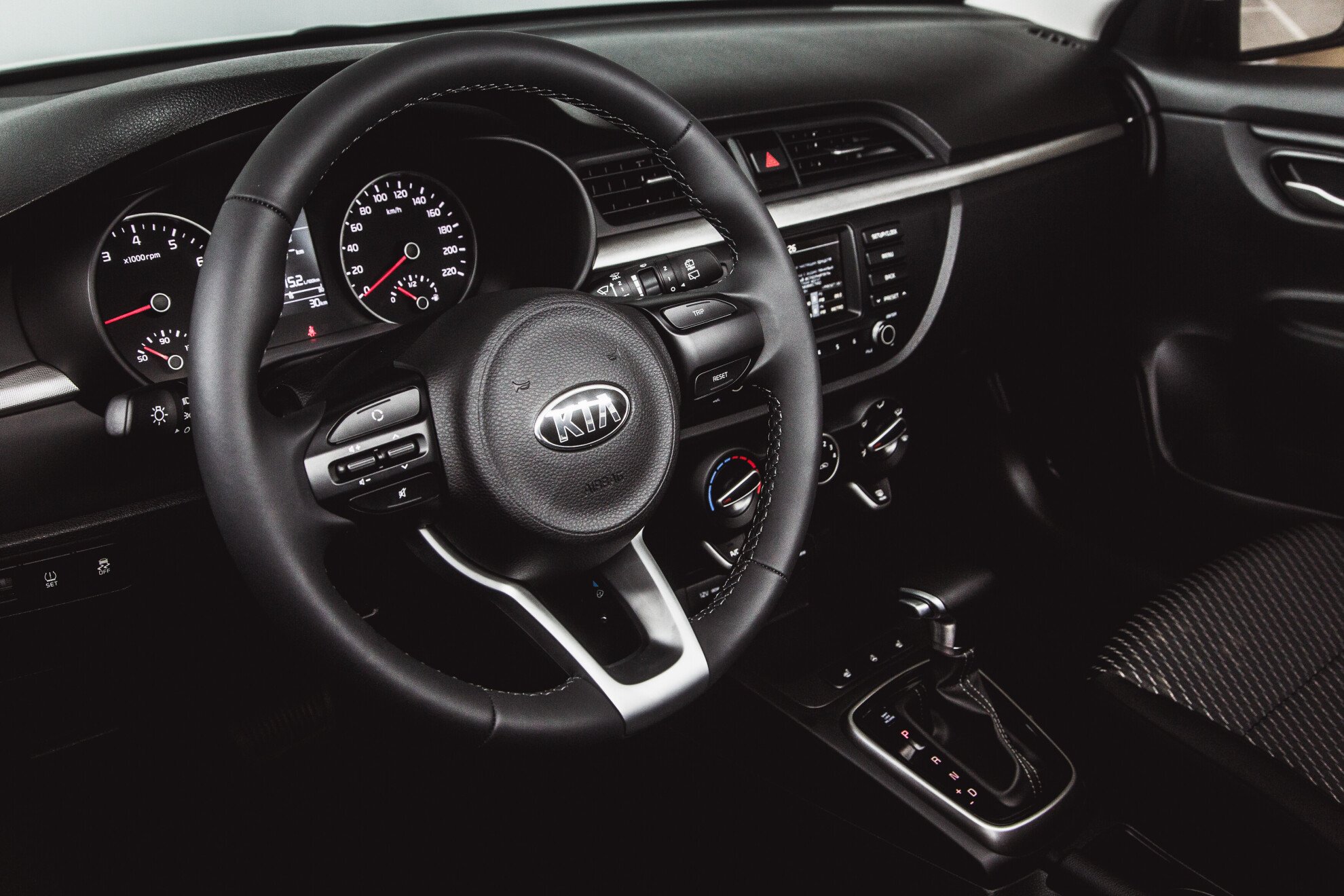 Kia Rio, IV X-Line 1.4 AT (100 л.с.)