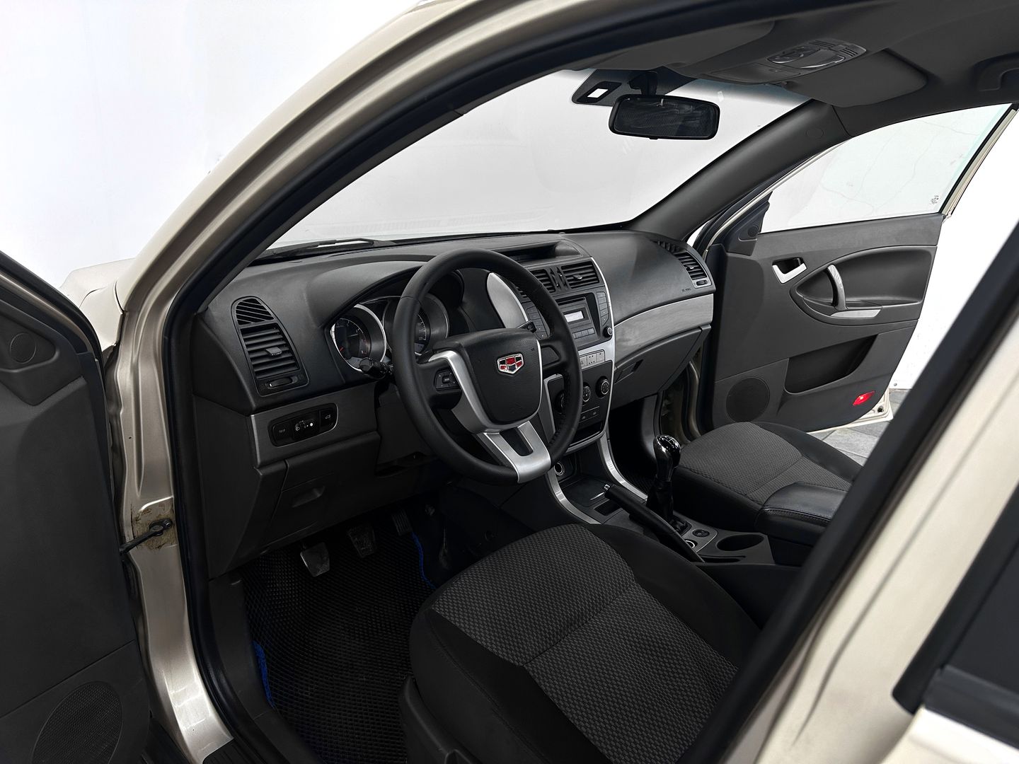 Geely Emgrand X7, I 2.0 MT (139 л.с.)