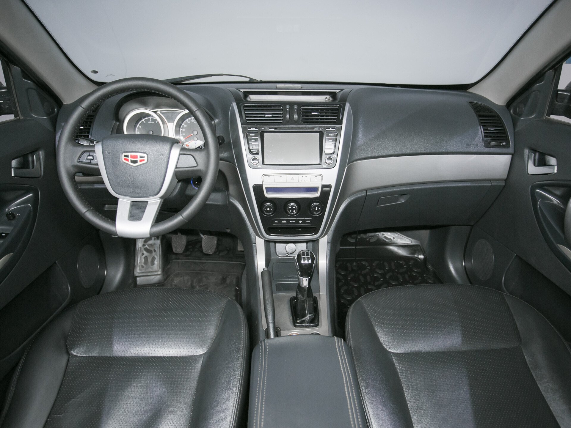 Geely Emgrand X7, I 2.0 MT (139 л.с.)