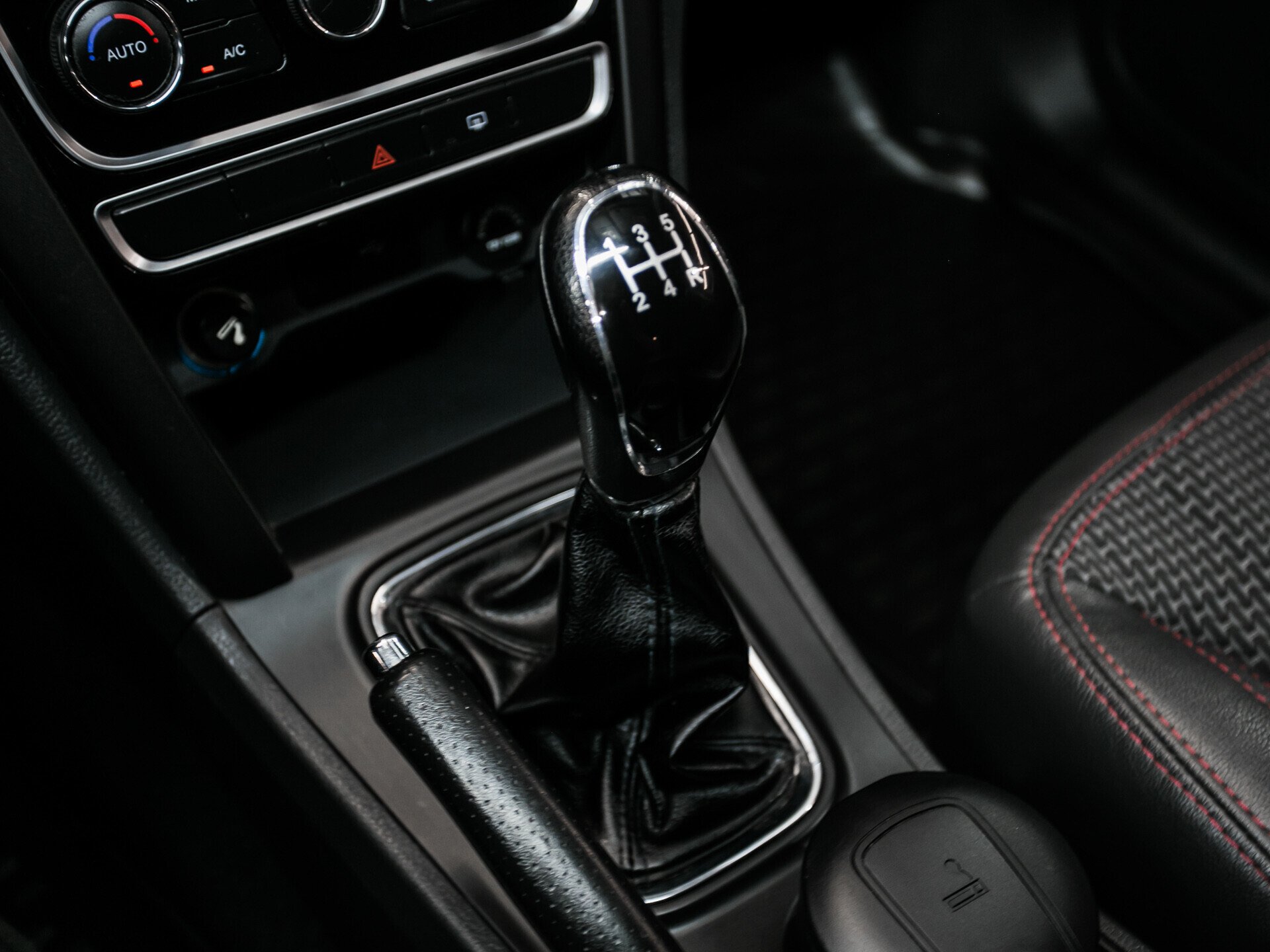 Chery Tiggo 3, I 1.6 MT (126 л.с.)