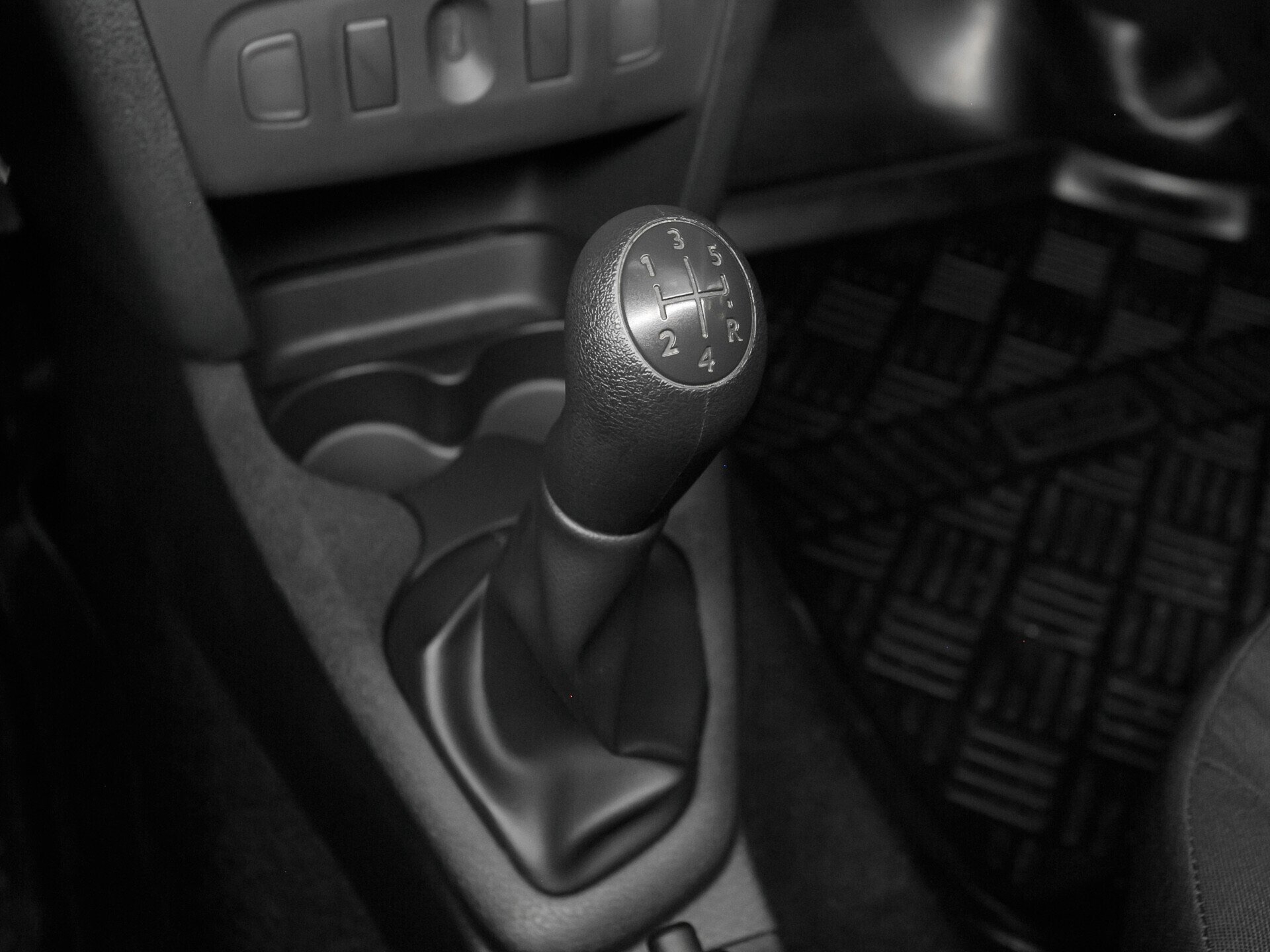 Renault Logan, II Рестайлинг 1.6 MT (82 л.с.)