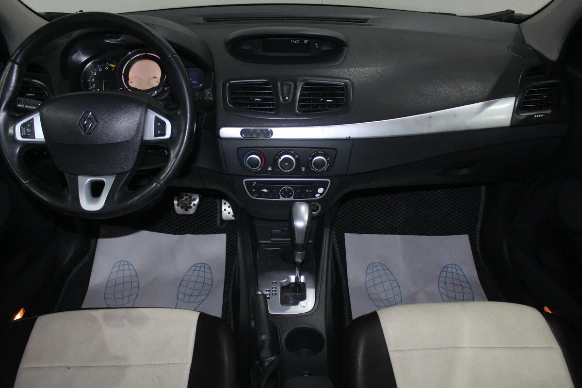 Renault Megane, III Рестайлинг 2.0 CVT (143 л.с.)