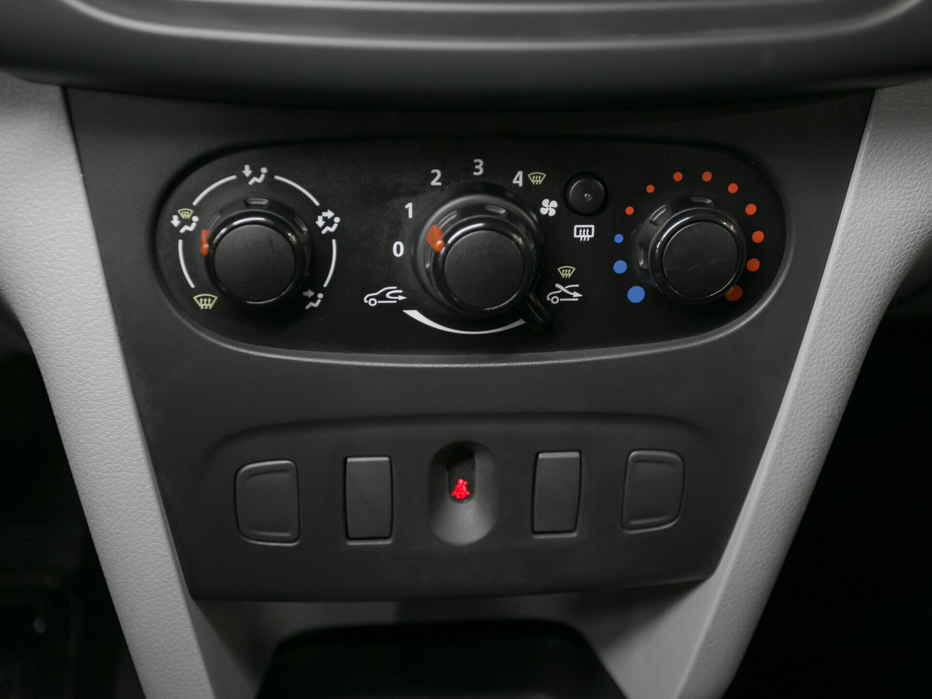 Renault Logan, II 1.6 MT (82 л.с.)