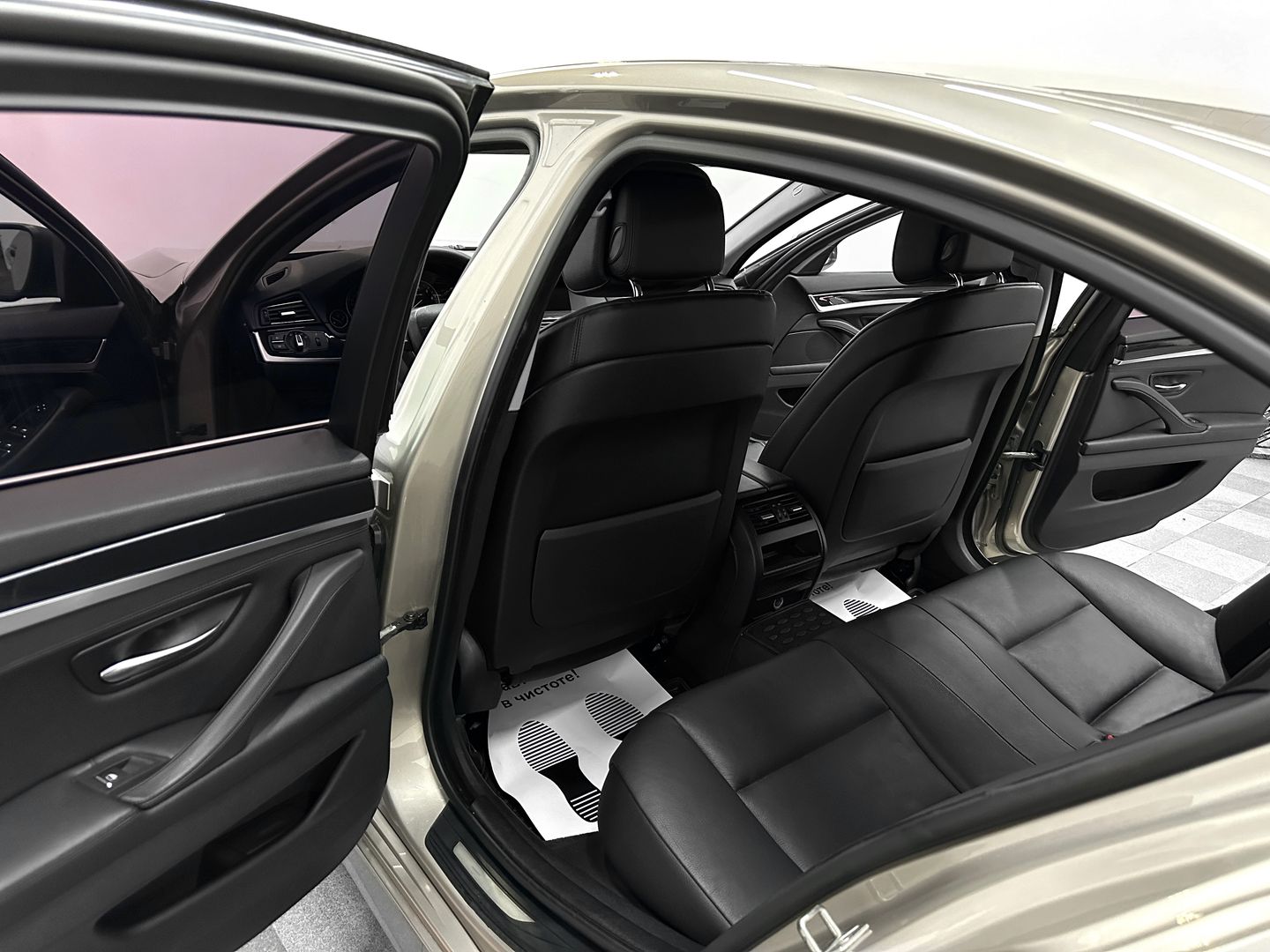 BMW 5 серии, VI (F10/F11/F07) 528i 2.0 AT (245 л.с.)