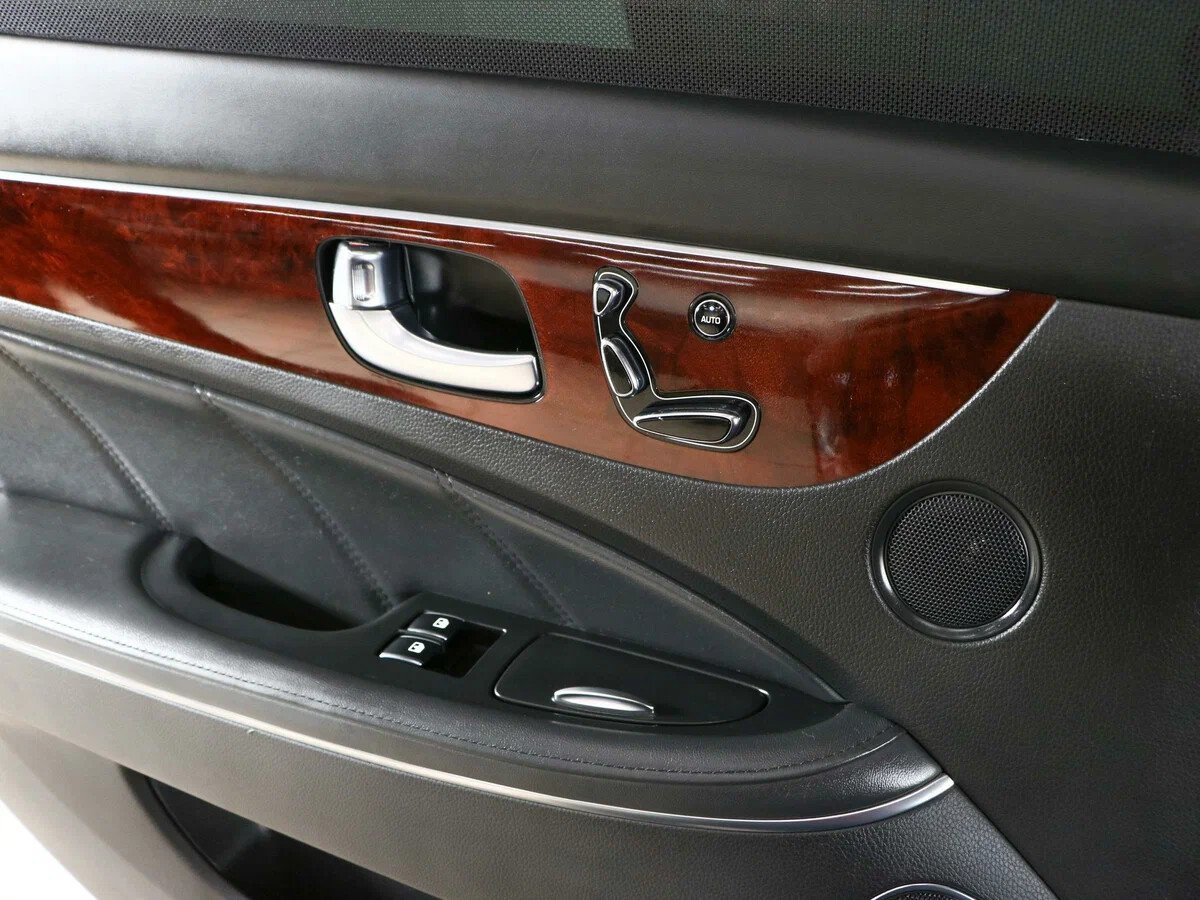 Hyundai Equus, II Рестайлинг 3.8 AT (334 л.с.)