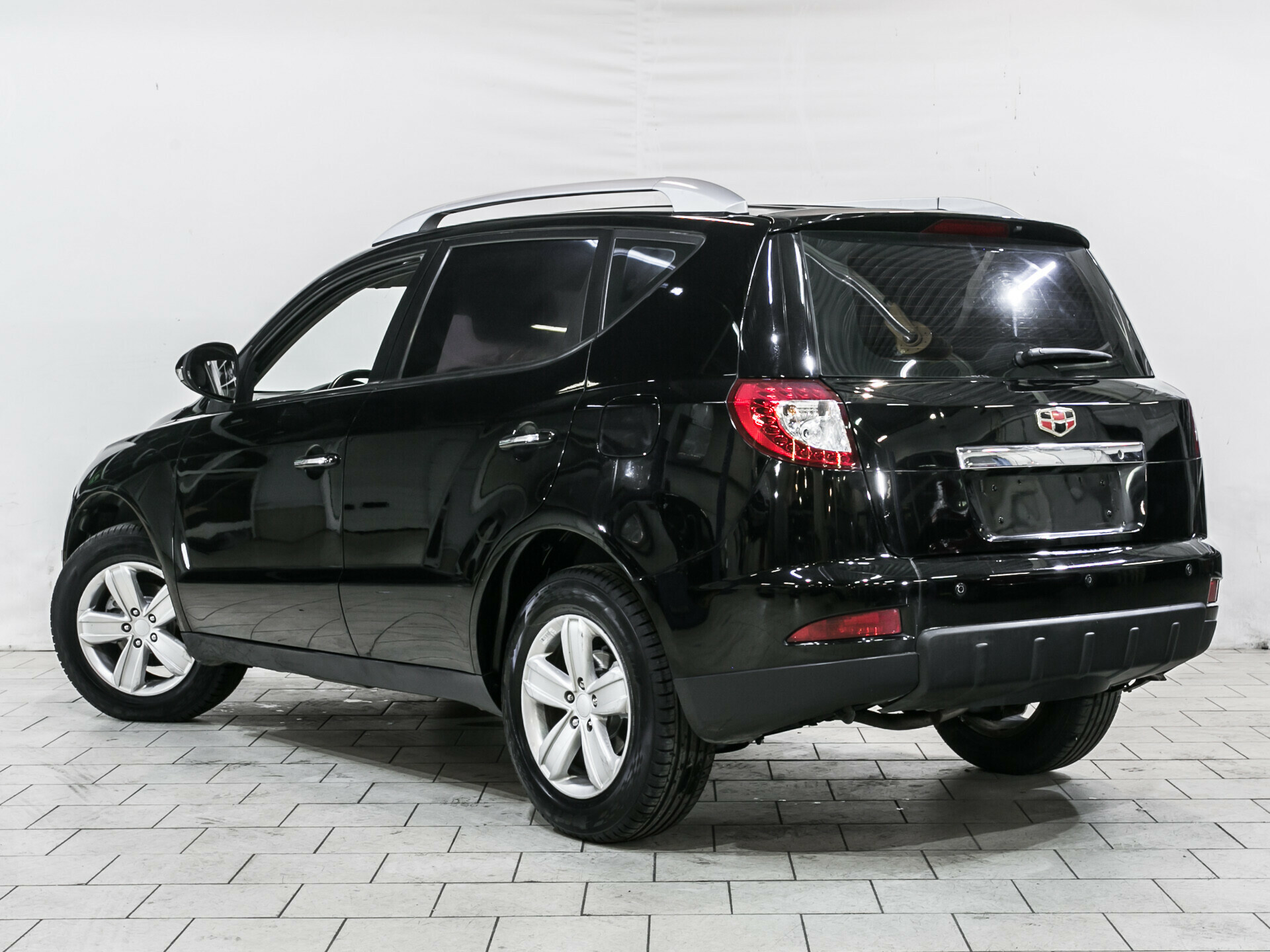 Geely Emgrand X7, I 2.0 MT (139 л.с.)