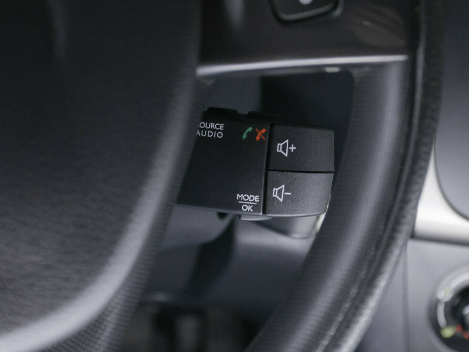 Renault Sandero, II Stepway 1.6 MT (82 л.с.)