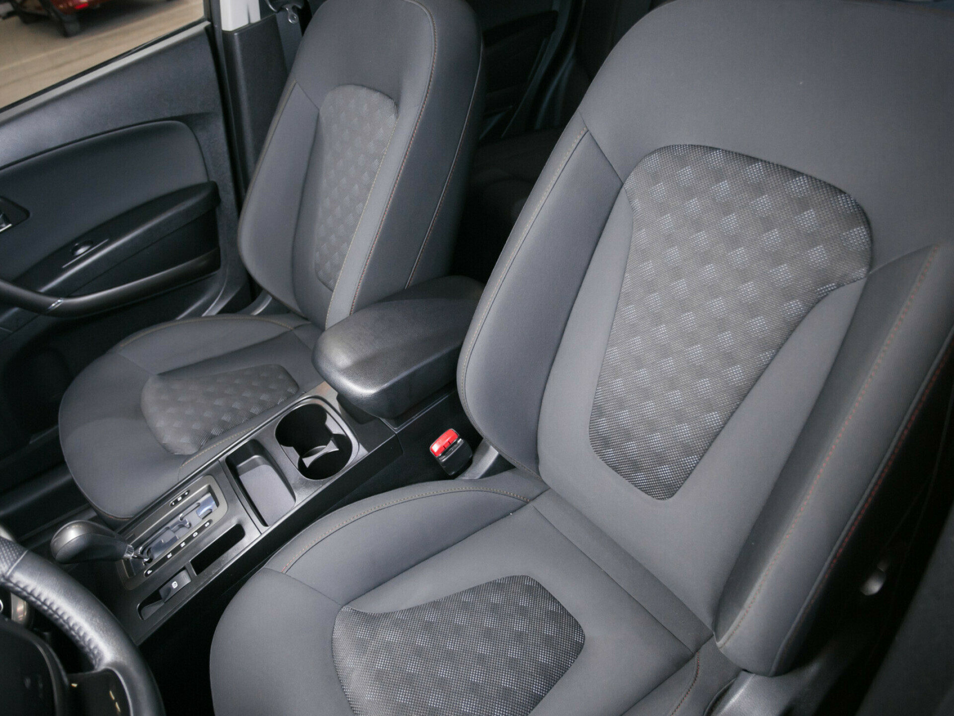 FAW Besturn X80, I 2.0 AT (142 л.с.)