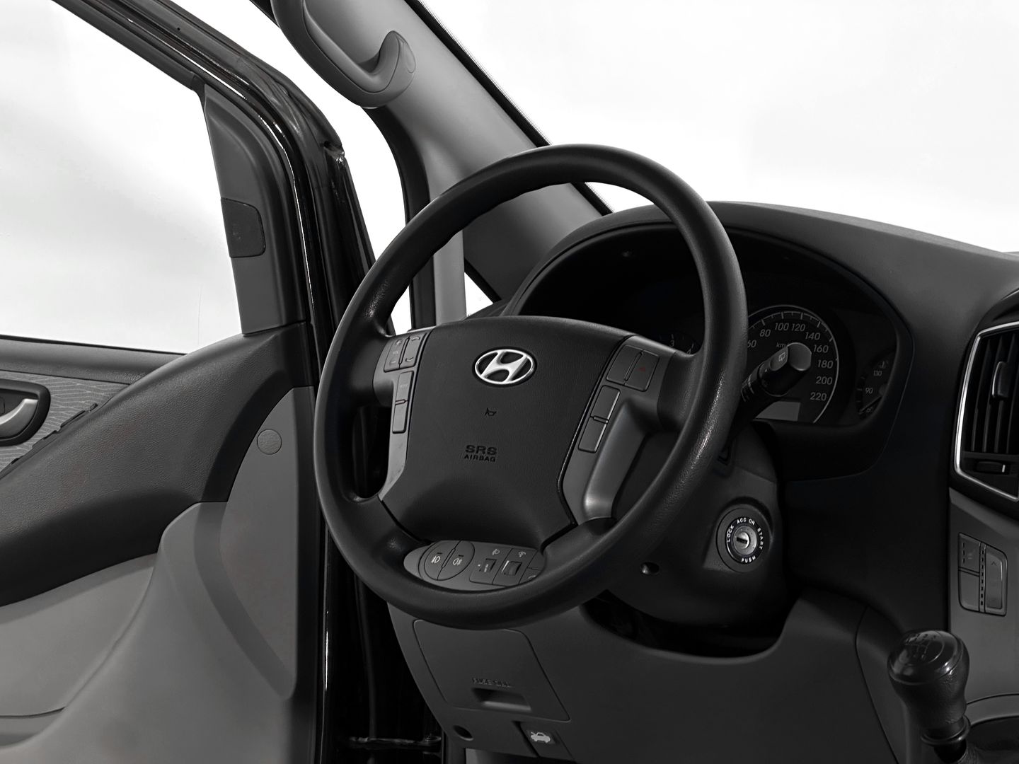 Hyundai H-1, II Рестайлинг 2.5d MT (116 л.с.)