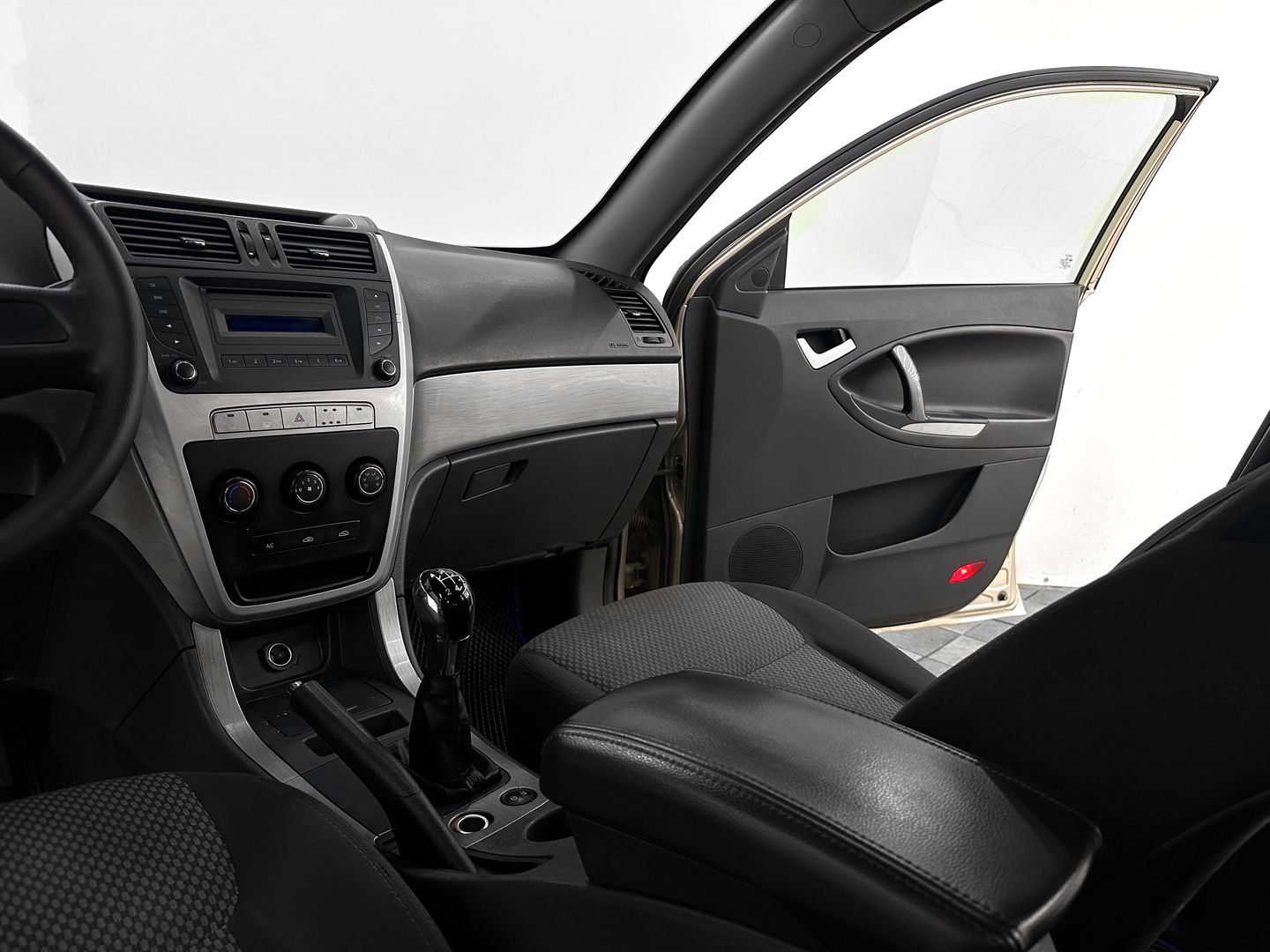 Geely Emgrand X7, I 2.0 MT (139 л.с.)