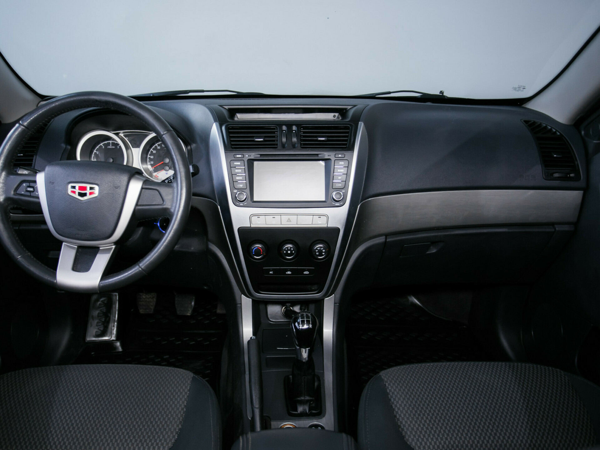 Geely Emgrand X7, I 2.0 MT (139 л.с.)