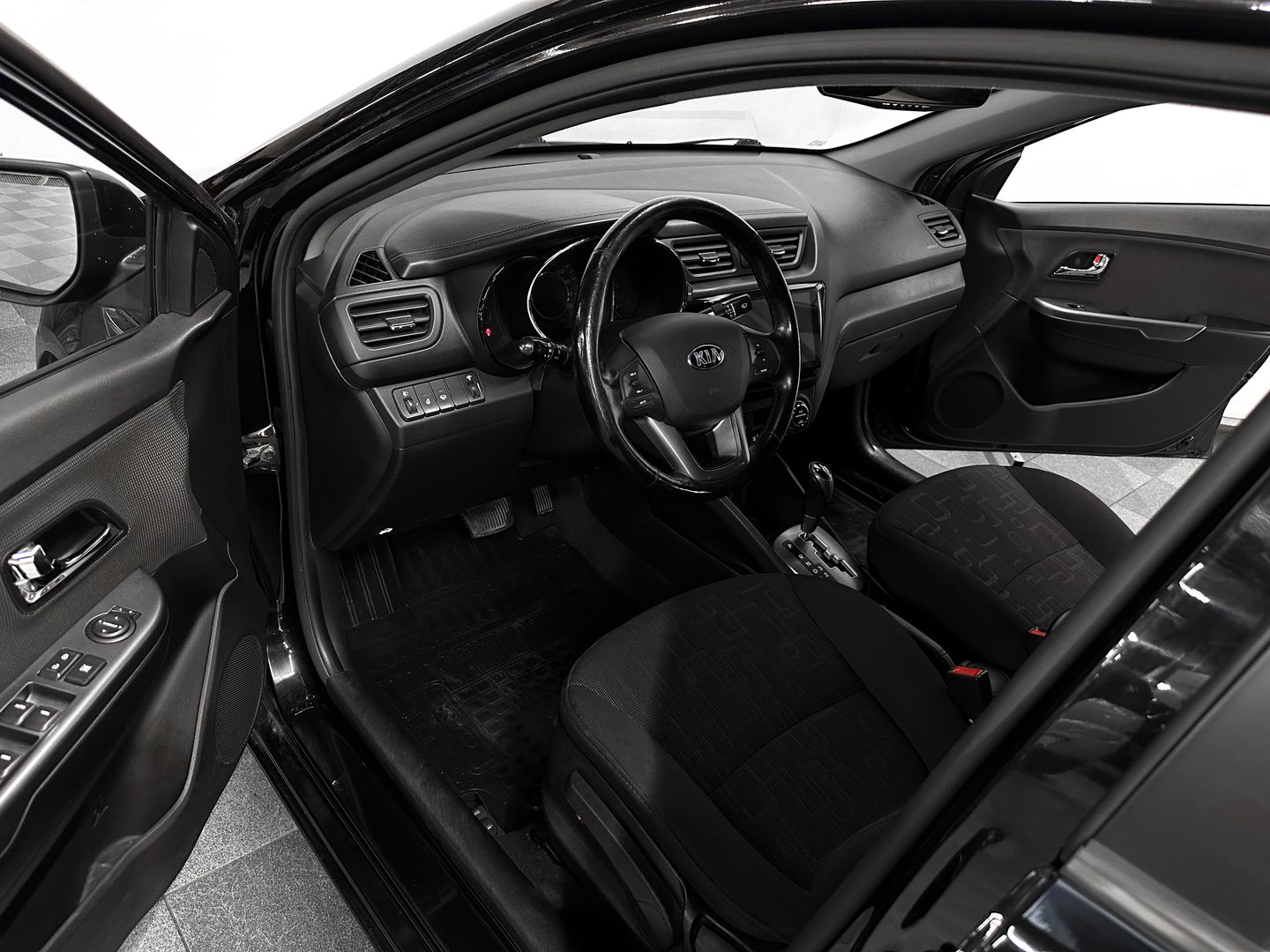 Kia Rio, III 6-speed 1.6 AT (123 л.с.)