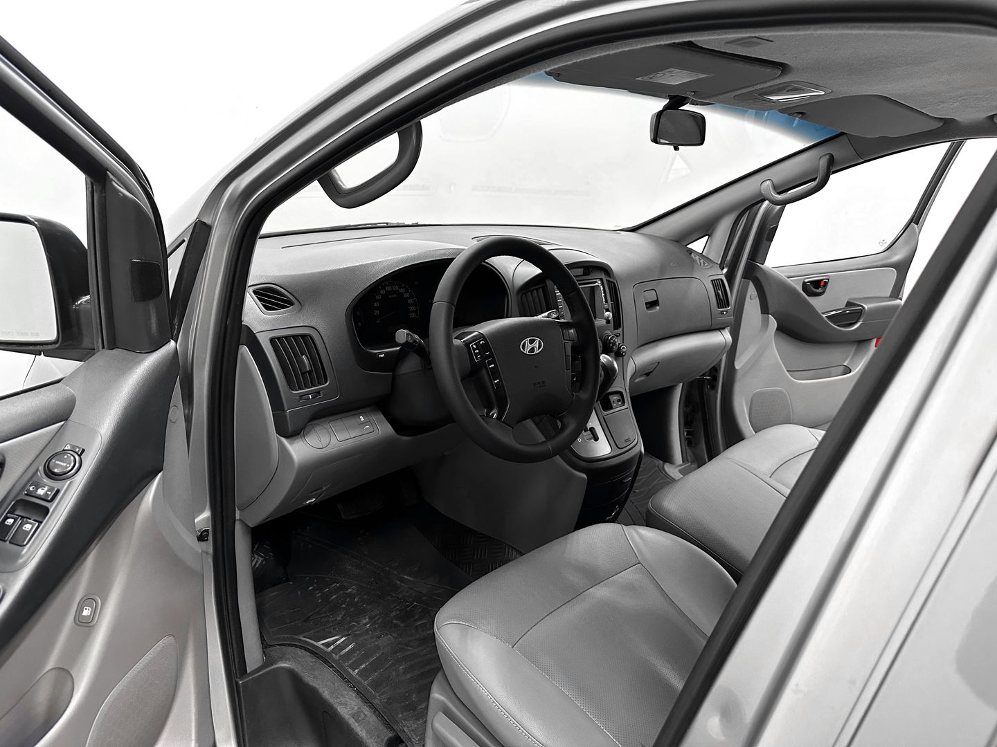 Hyundai Grand Starex, I 2.5d MT (145 л.с.)