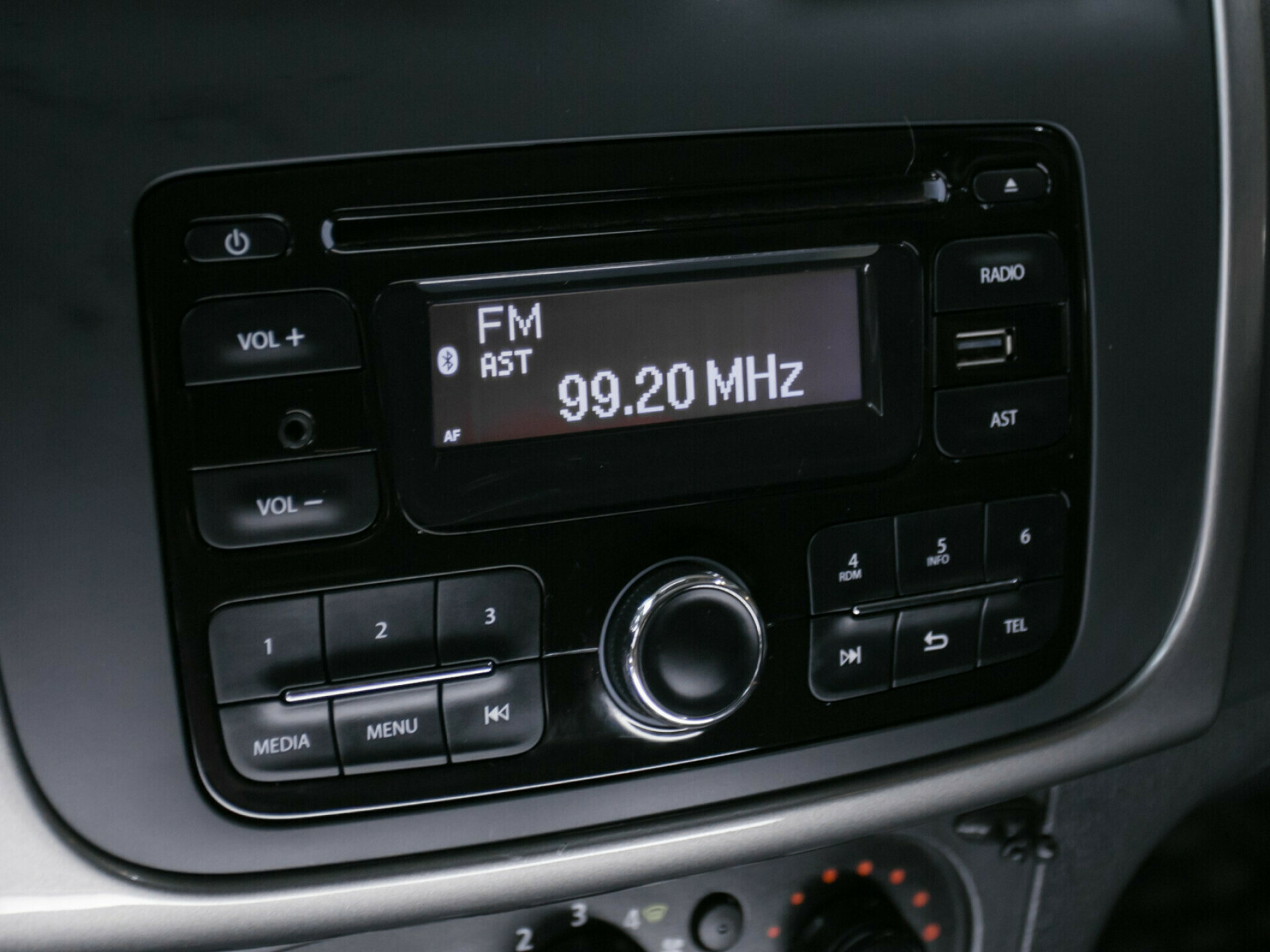 Renault Sandero, II Stepway 1.6 MT (82 л.с.)