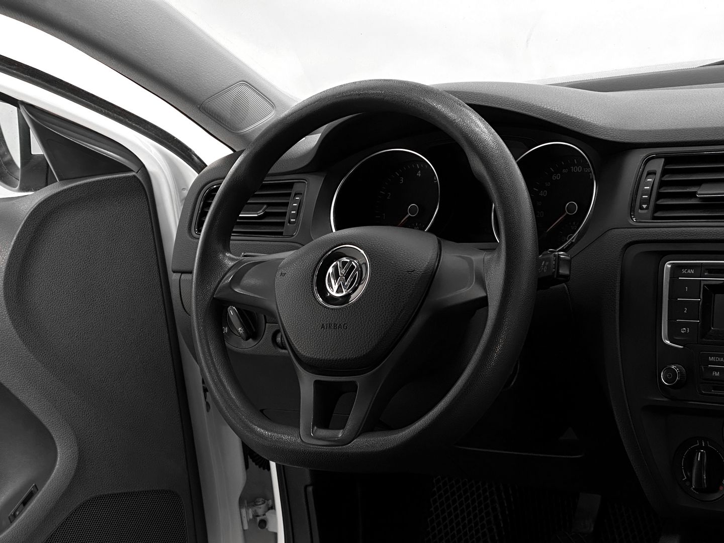 Volkswagen Jetta, VI Рестайлинг 1.6 MT (85 л.с.)