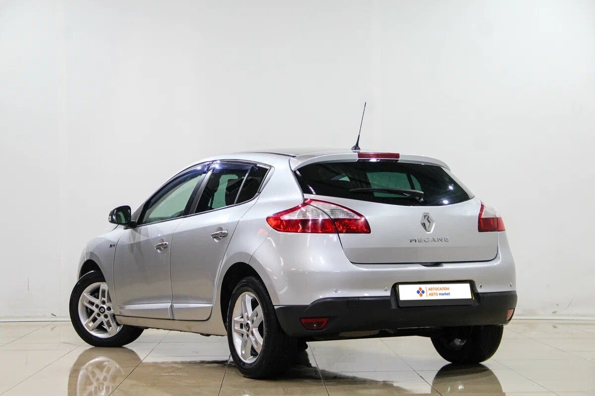 Renault Megane, III Рестайлинг 2.0 CVT (143 л.с.)