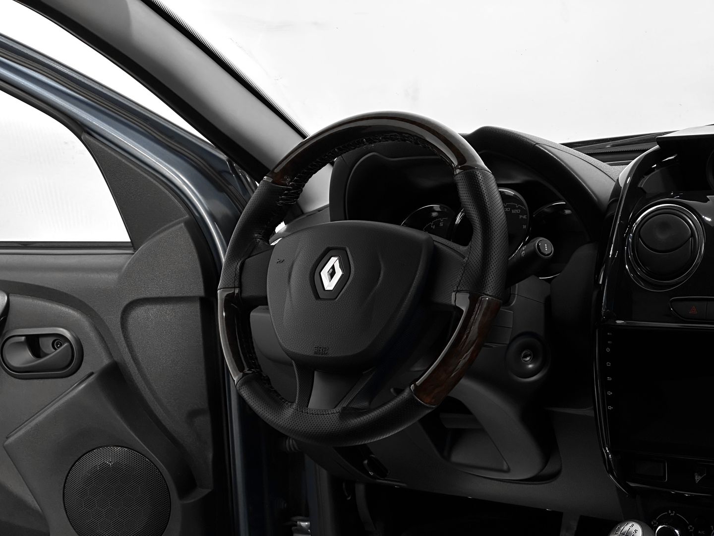 Renault Duster, I Рестайлинг 1.6 MT (114 л.с.) 4WD