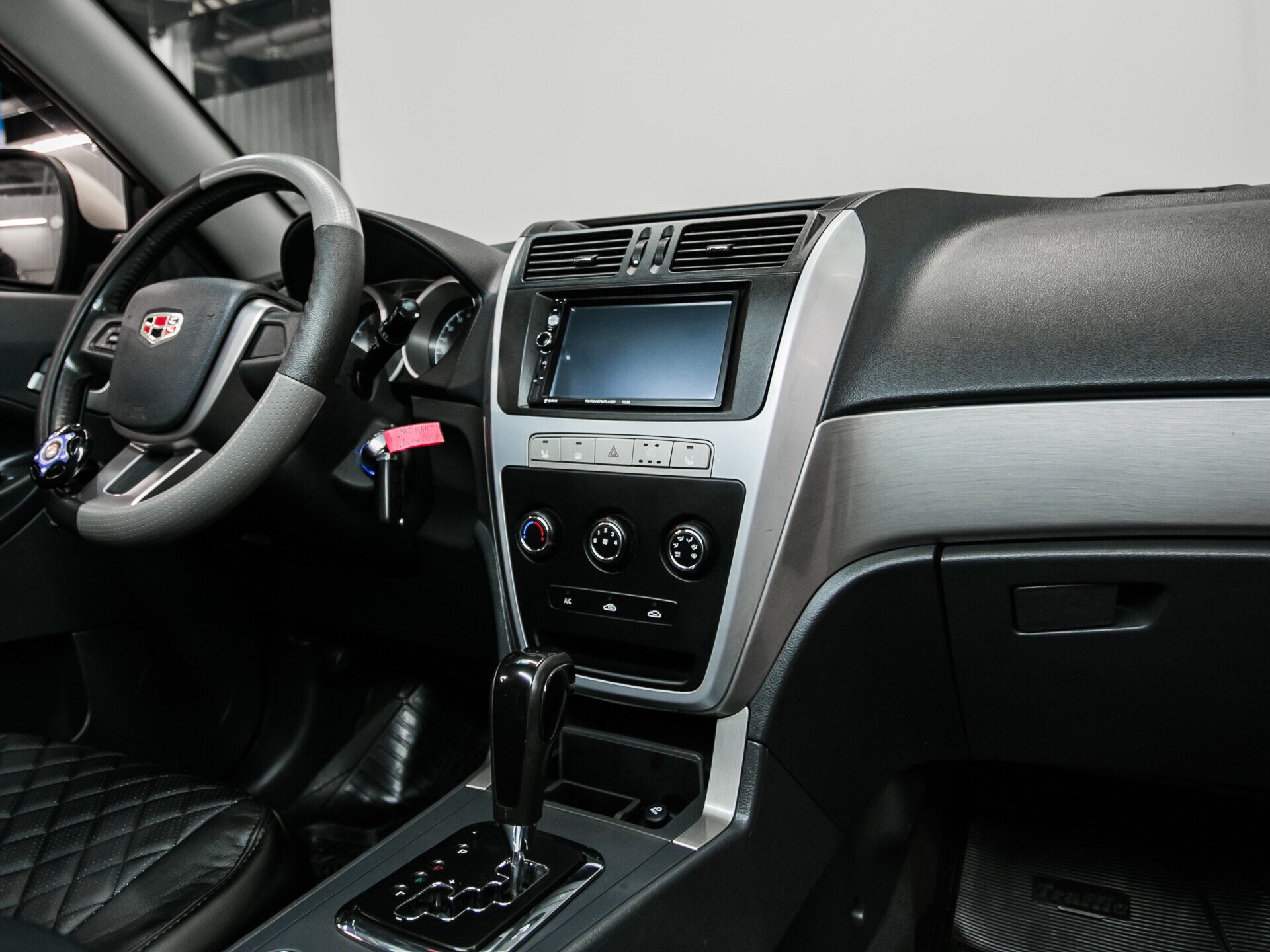 Geely Emgrand X7, I 2.4 AT (148 л.с.)