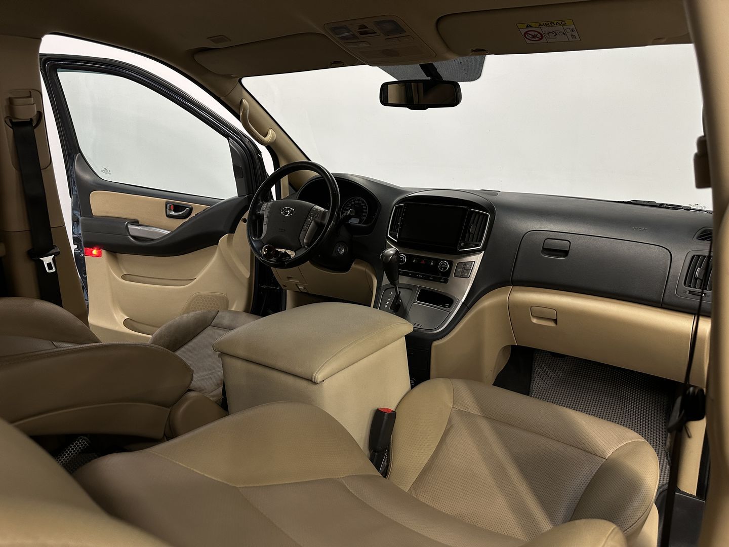 Hyundai H-1, II Рестайлинг 2 2.5d AT (170 л.с.)