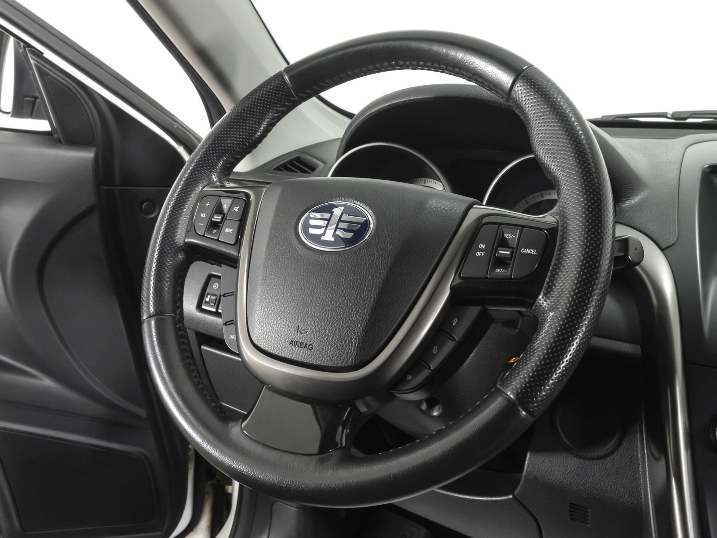 FAW Besturn X80, I 2.0 AT (142 л.с.)