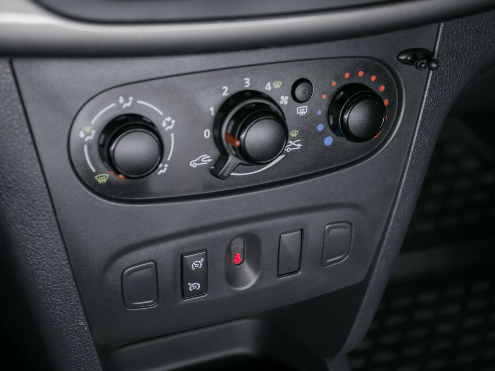 Renault Sandero, II Stepway 1.6 MT (82 л.с.)