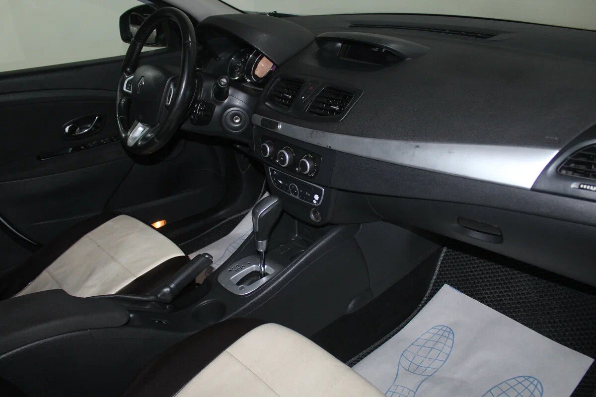 Renault Megane, III Рестайлинг 2.0 CVT (143 л.с.)