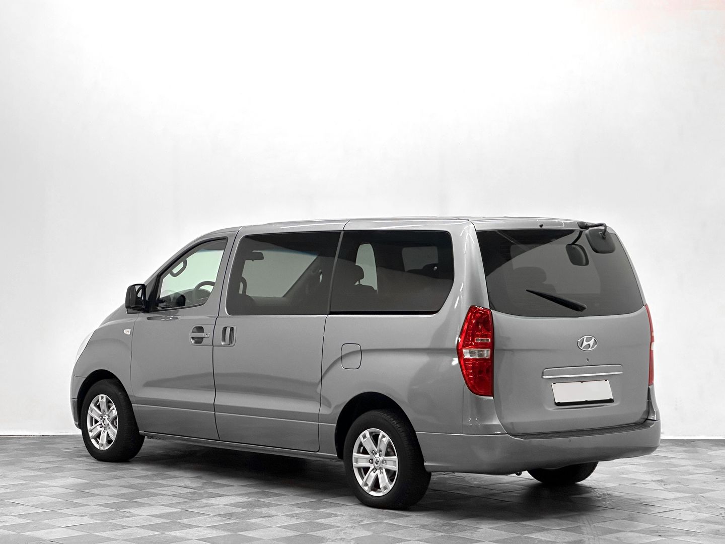 Hyundai Grand Starex, I 2.5d MT (145 л.с.)