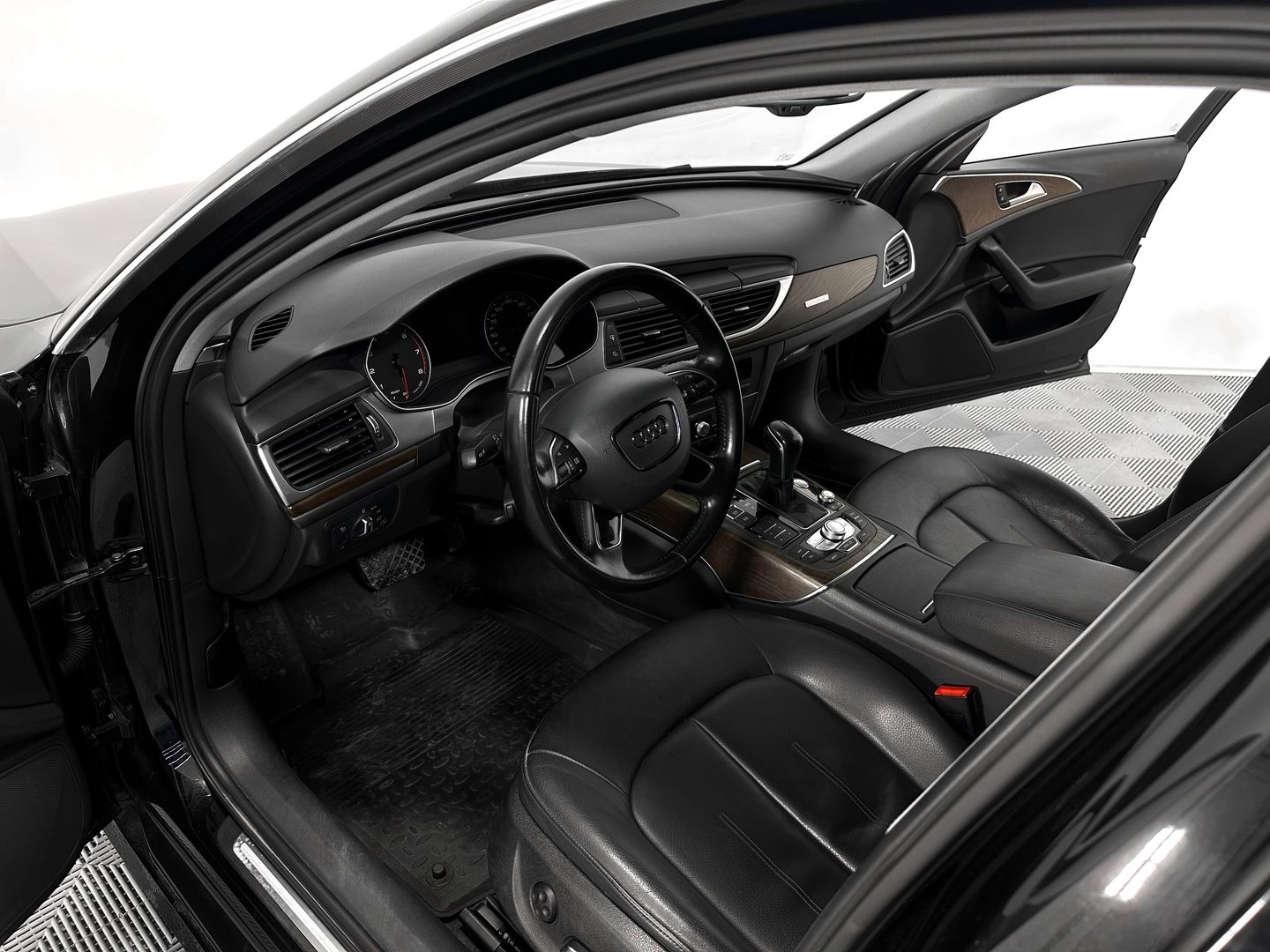 Audi A6, IV (C7) Рестайлинг 2.8 AMT (220 л.с.) 4WD