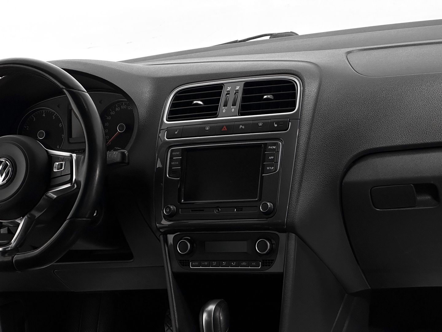 Volkswagen Polo, V Рестайлинг 1.6 AT (110 л.с.)