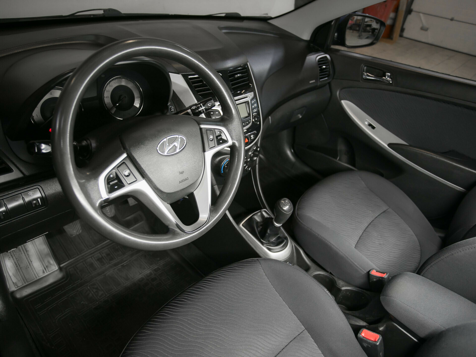 Hyundai Solaris, I 1.6 MT (123 л.с.)