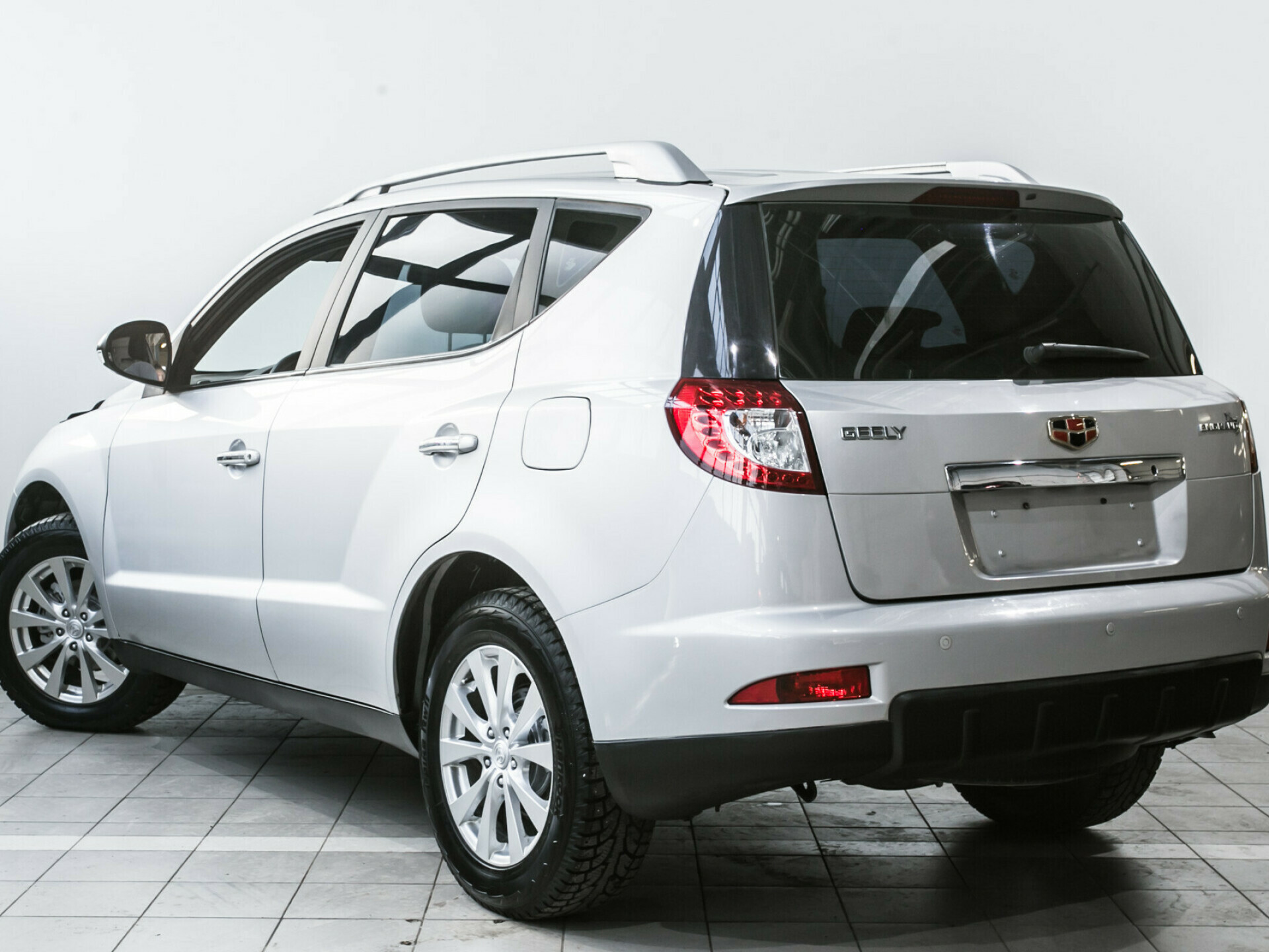 Geely Emgrand X7, I 2.0 MT (139 л.с.)