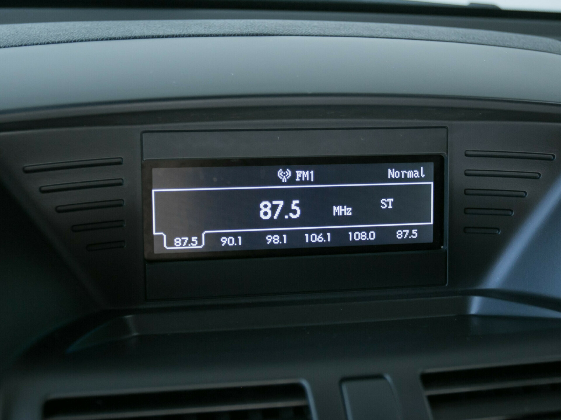 FAW Besturn X80, I 2.0 AT (142 л.с.)