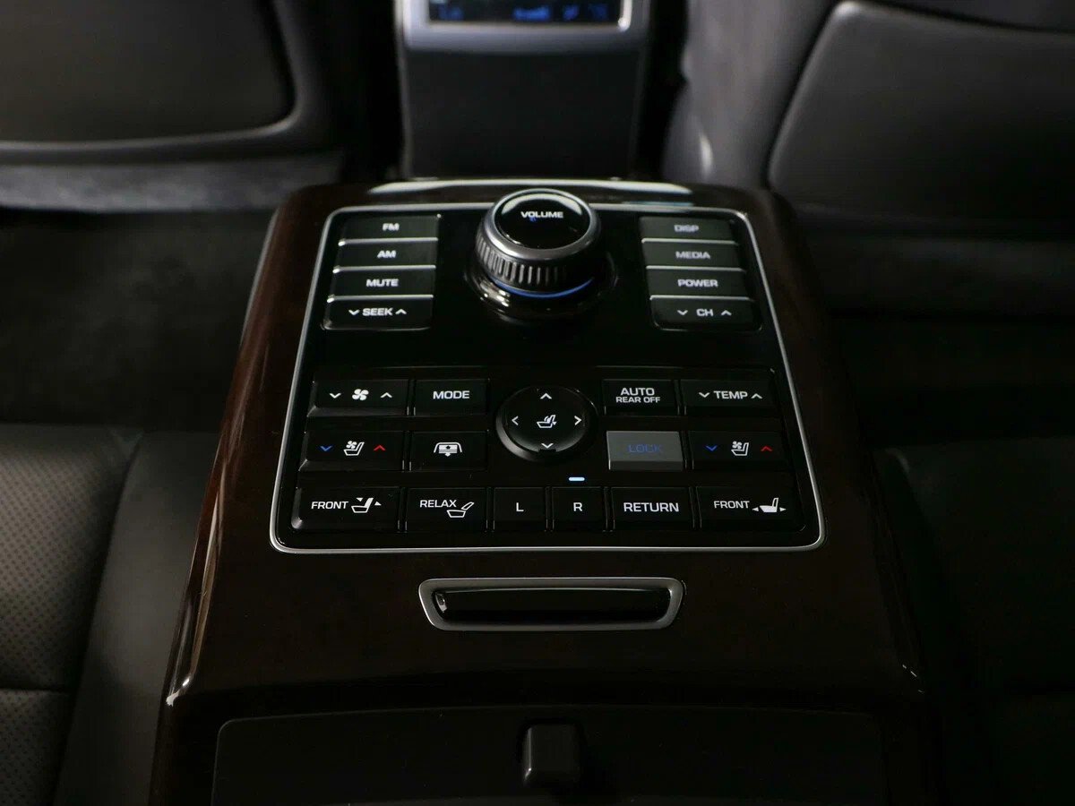 Hyundai Equus, II Рестайлинг 3.8 AT (334 л.с.)