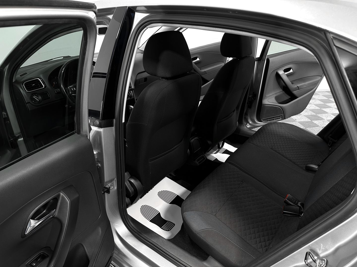 Volkswagen Polo, V Рестайлинг 1.6 AT (110 л.с.)