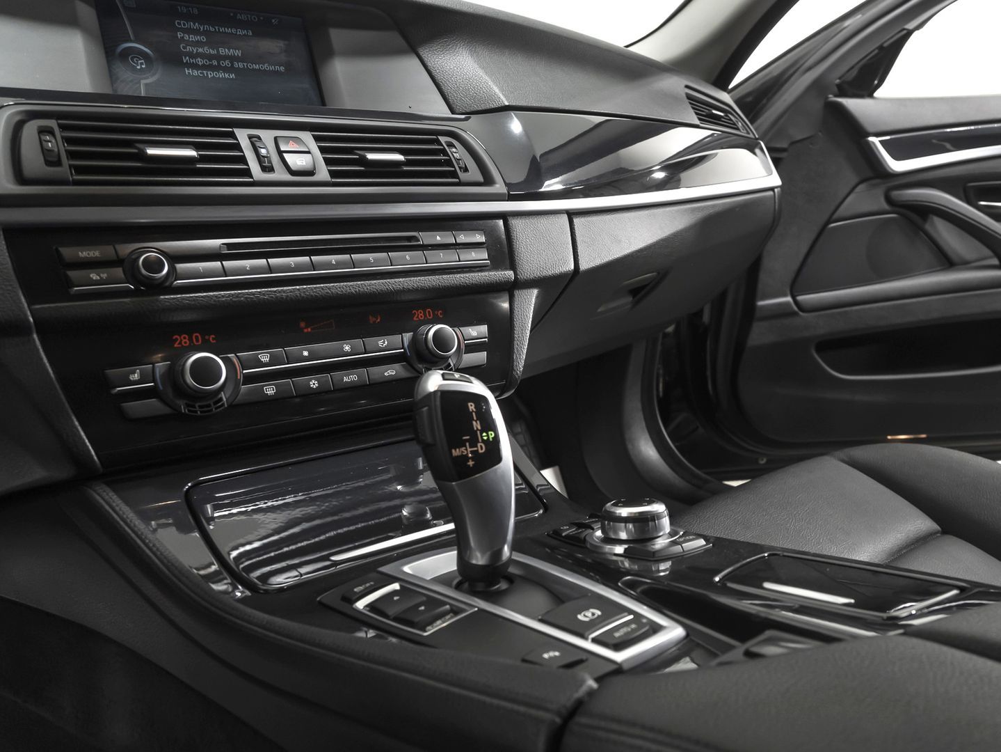 BMW 5 серии, VI (F10/F11/F07) 520d 2.0d AT (184 л.с.)