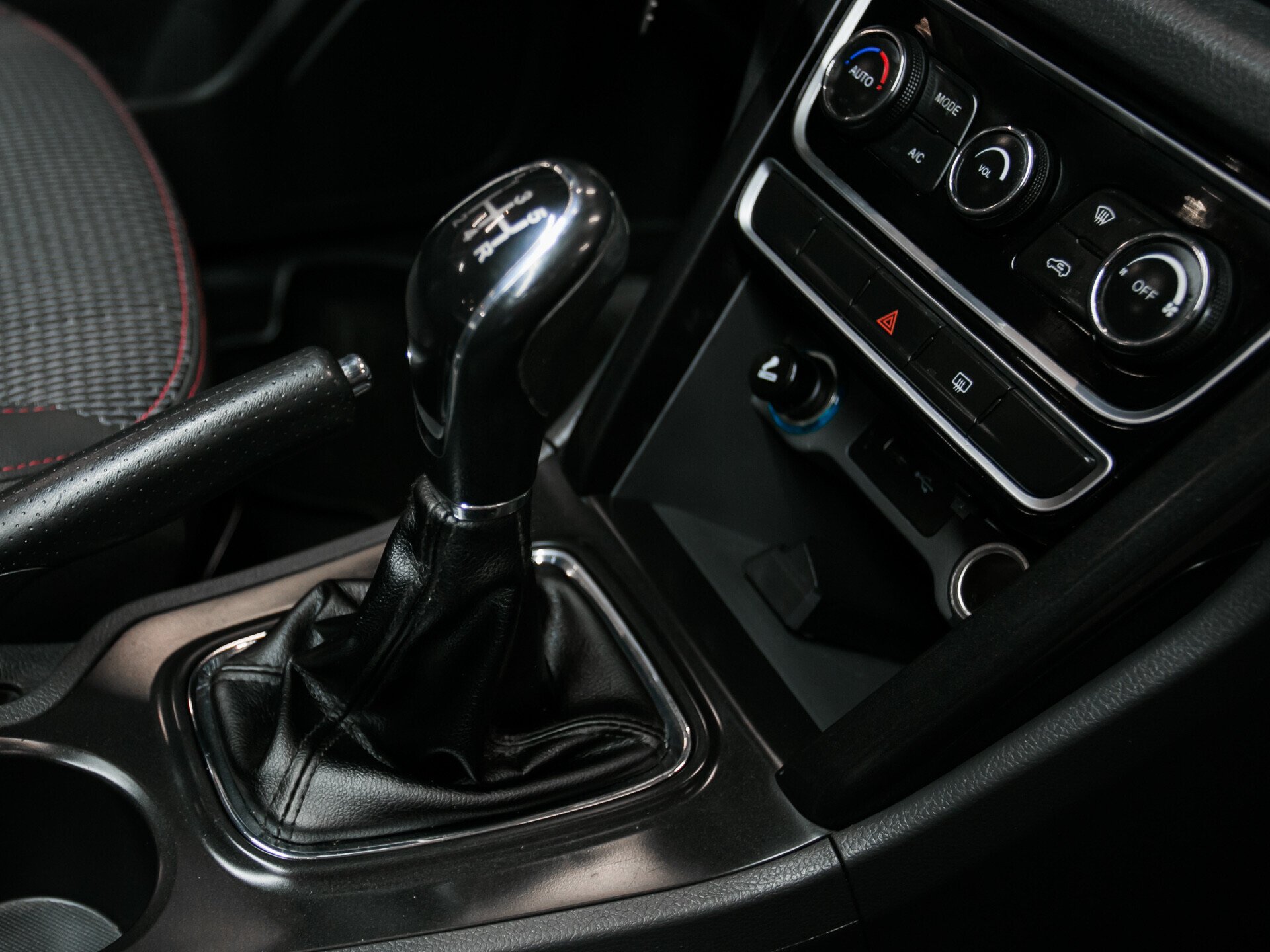 Chery Tiggo 3, I 1.6 MT (126 л.с.)