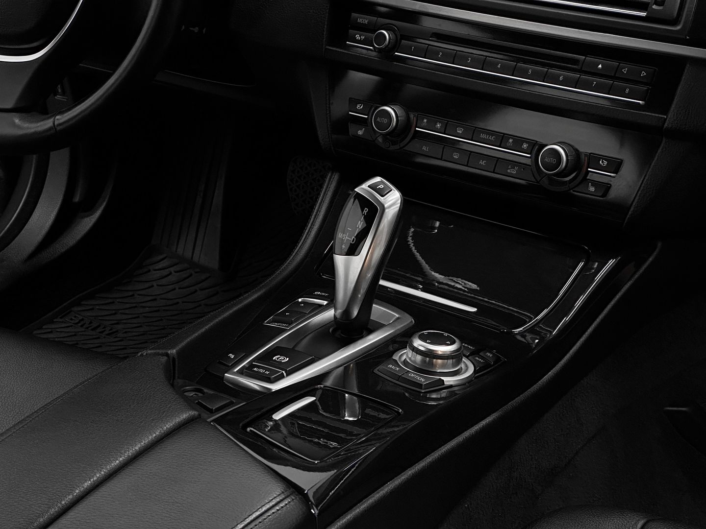 BMW 5 серии, VI (F10/F11/F07) 520i 2.0 AT (184 л.с.)