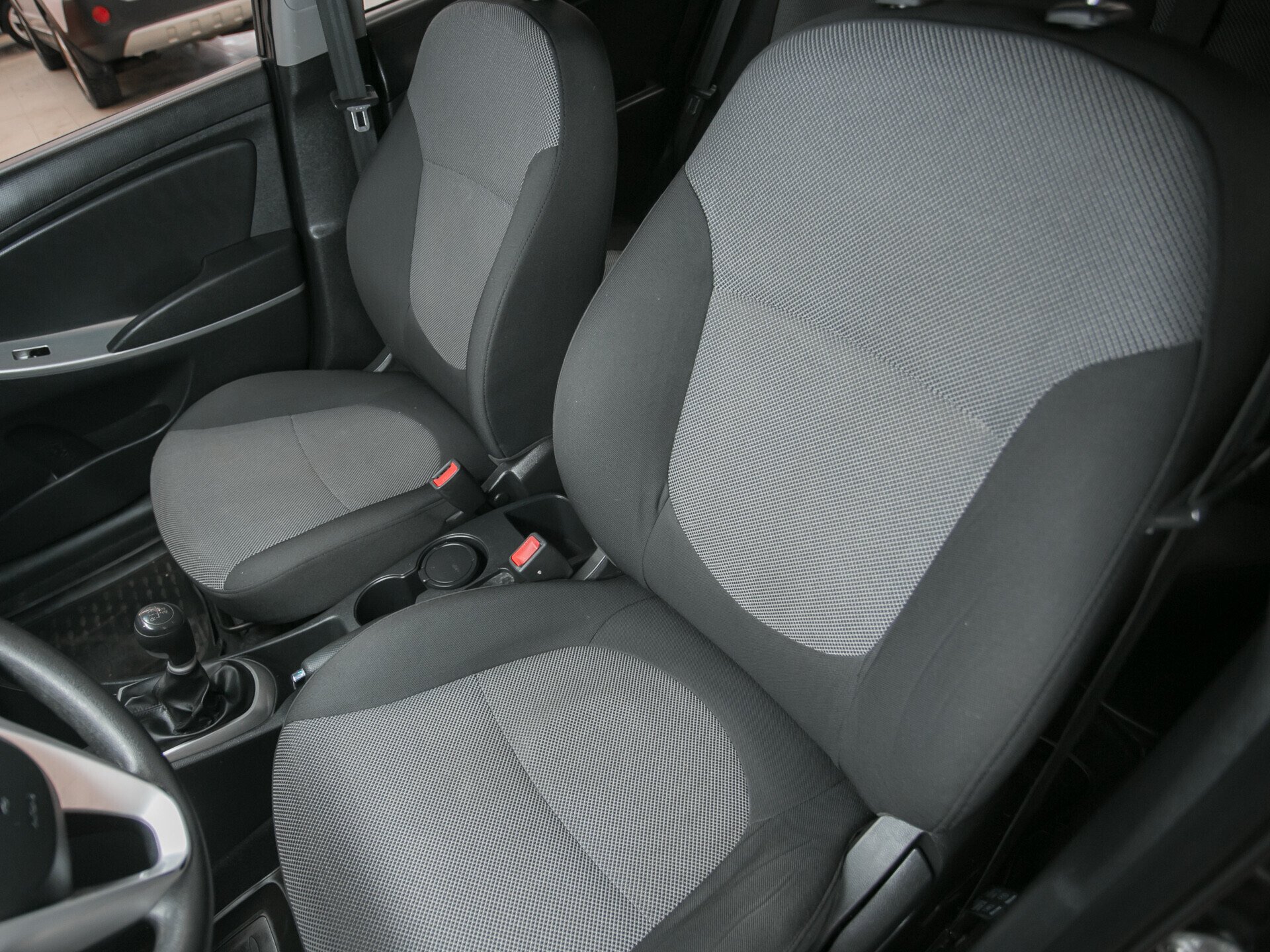 Hyundai Solaris, I 1.4 MT (107 л.с.)