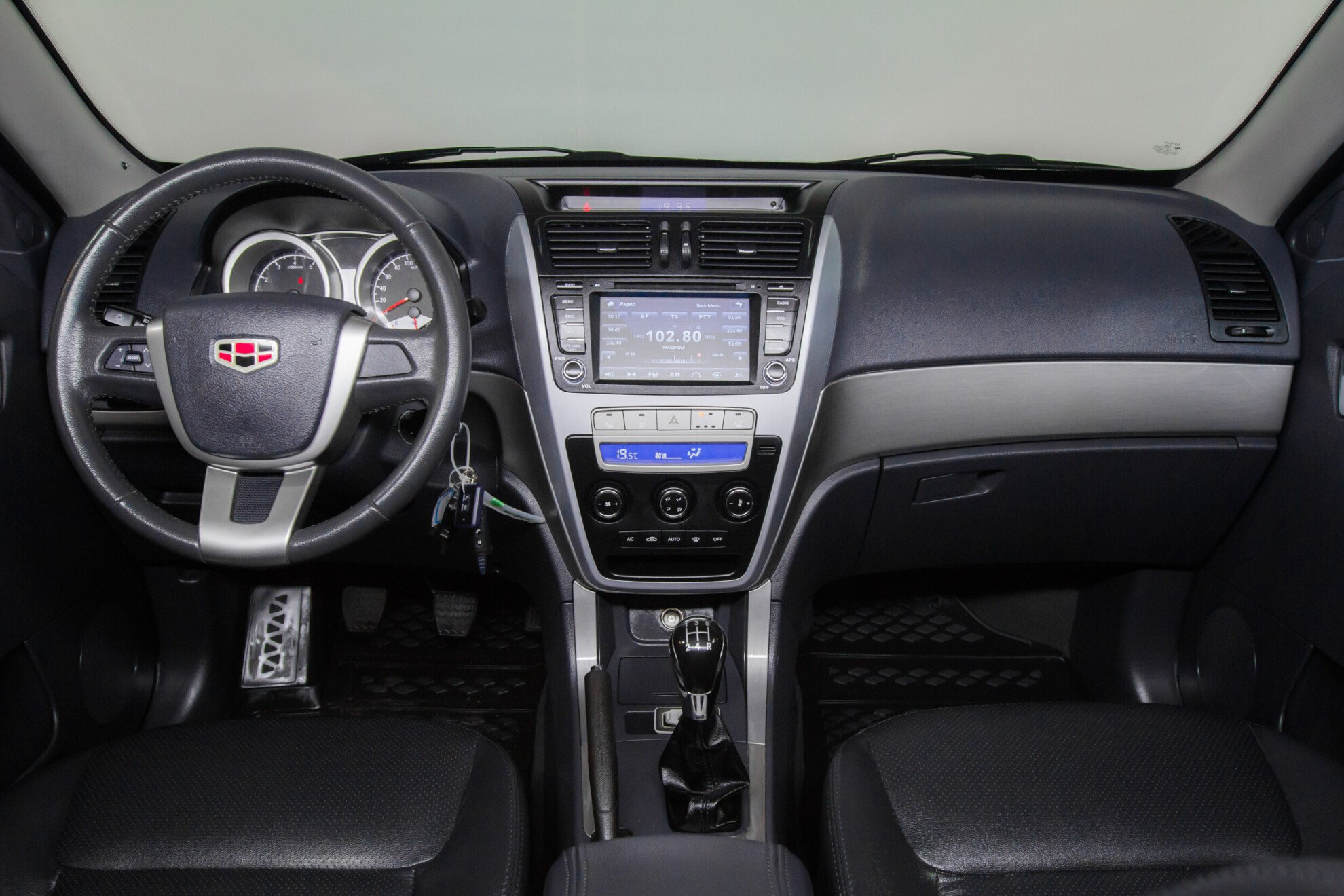 Geely Emgrand X7, I 2.0 MT (139 л.с.)