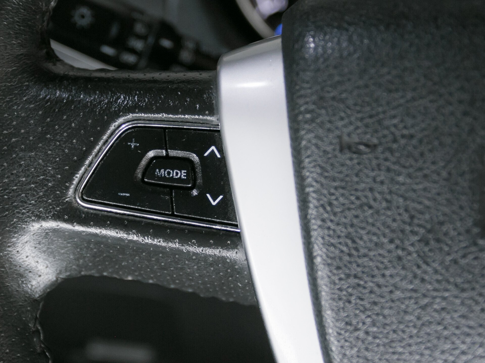 Geely Emgrand X7, I Рестайлинг 2.0 MT (140 л.с.)