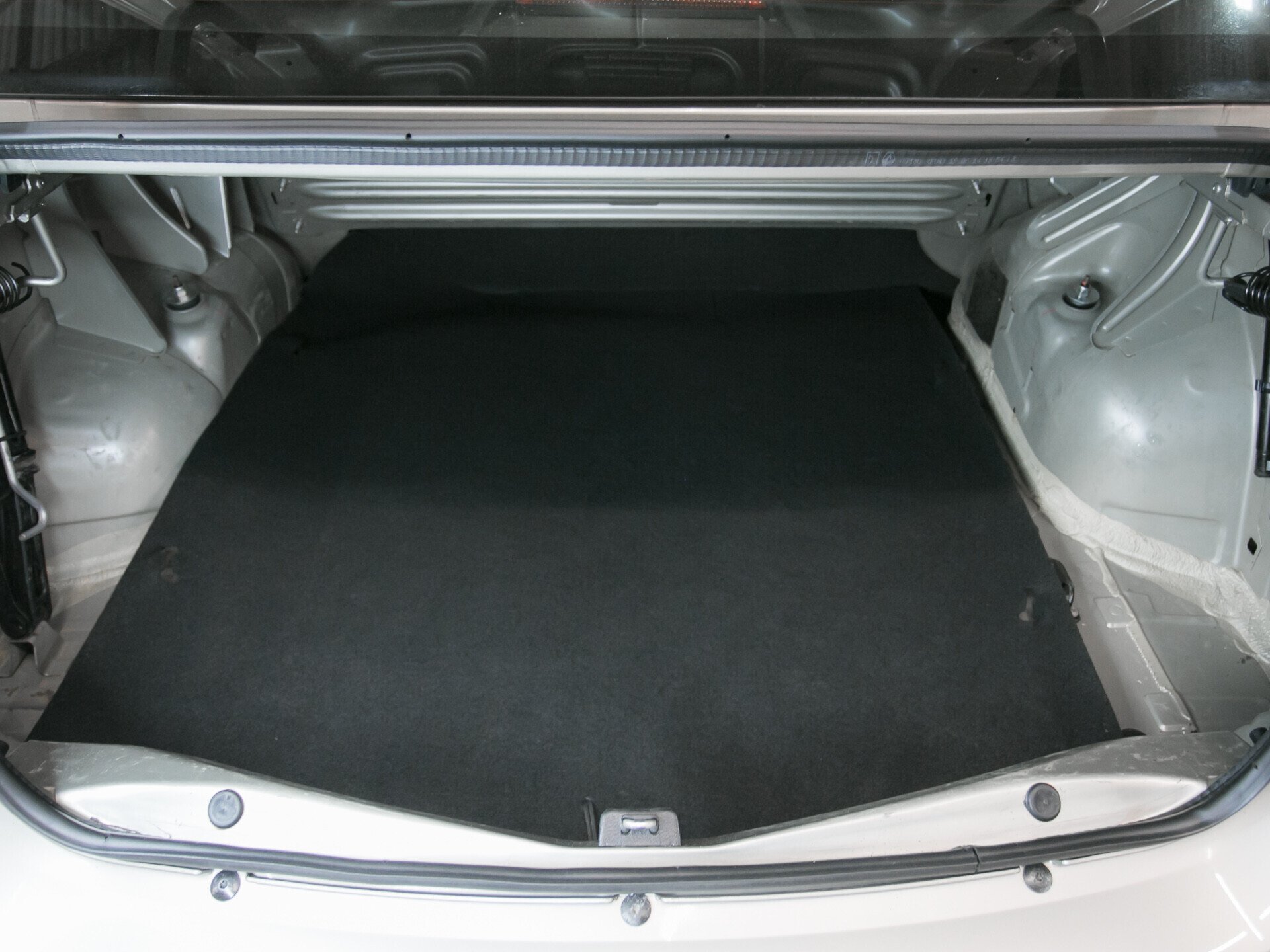 Renault Logan, II 1.6 MT (82 л.с.)