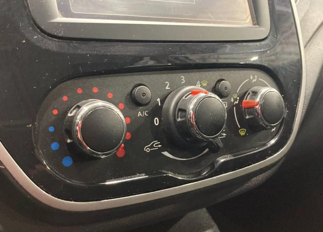 Renault Kaptur, I 1.6 MT (114 л.с.)