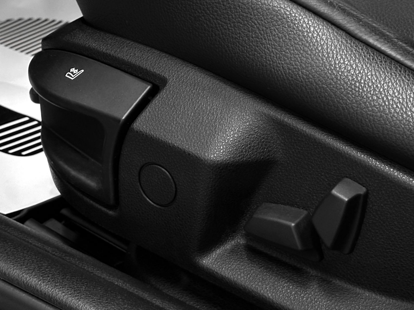 BMW 5 серии, VI (F10/F11/F07) 528i 2.0 AT (245 л.с.)