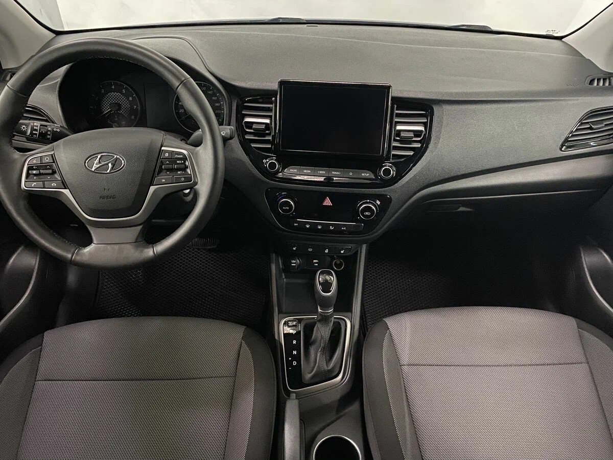 Hyundai Solaris, II Рестайлинг 1.6 AT (123 л.с.)